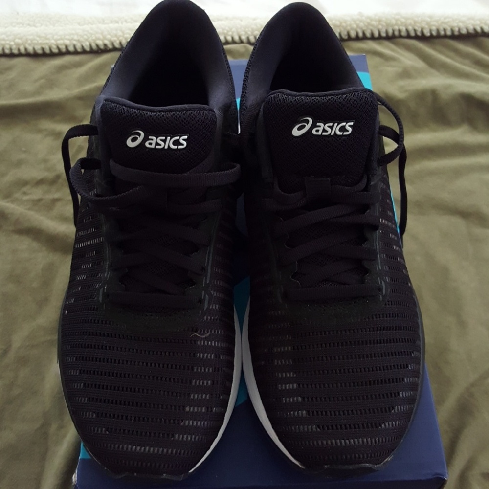Asics women's Dyna Flyte 2 Sz 8.5